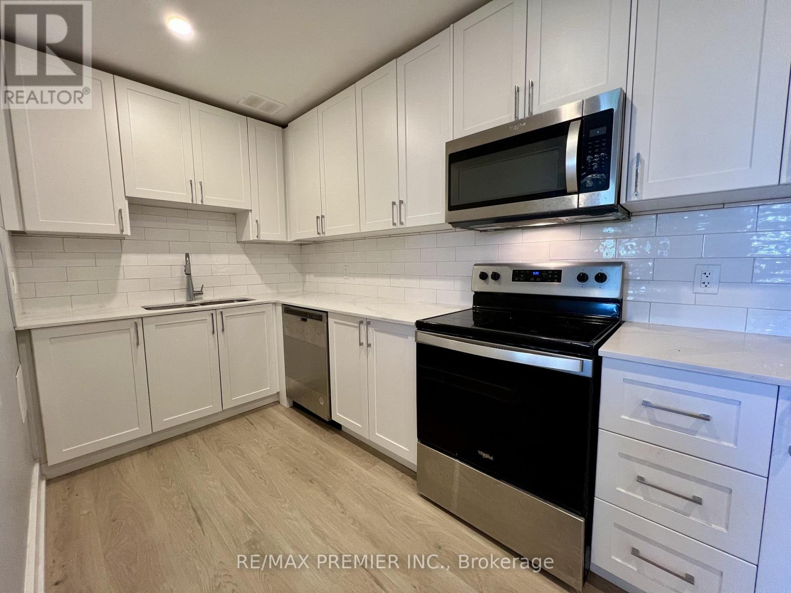 Multiplex at 302 - 3046 JAGUAR VALLEY DRIVE, Mississauga (Cooksville)