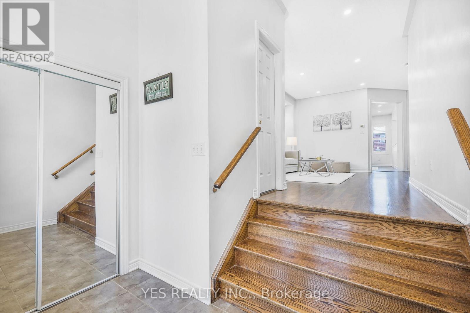 Detached at 49 SLEIGHTHOLME CRESCENT, Brampton