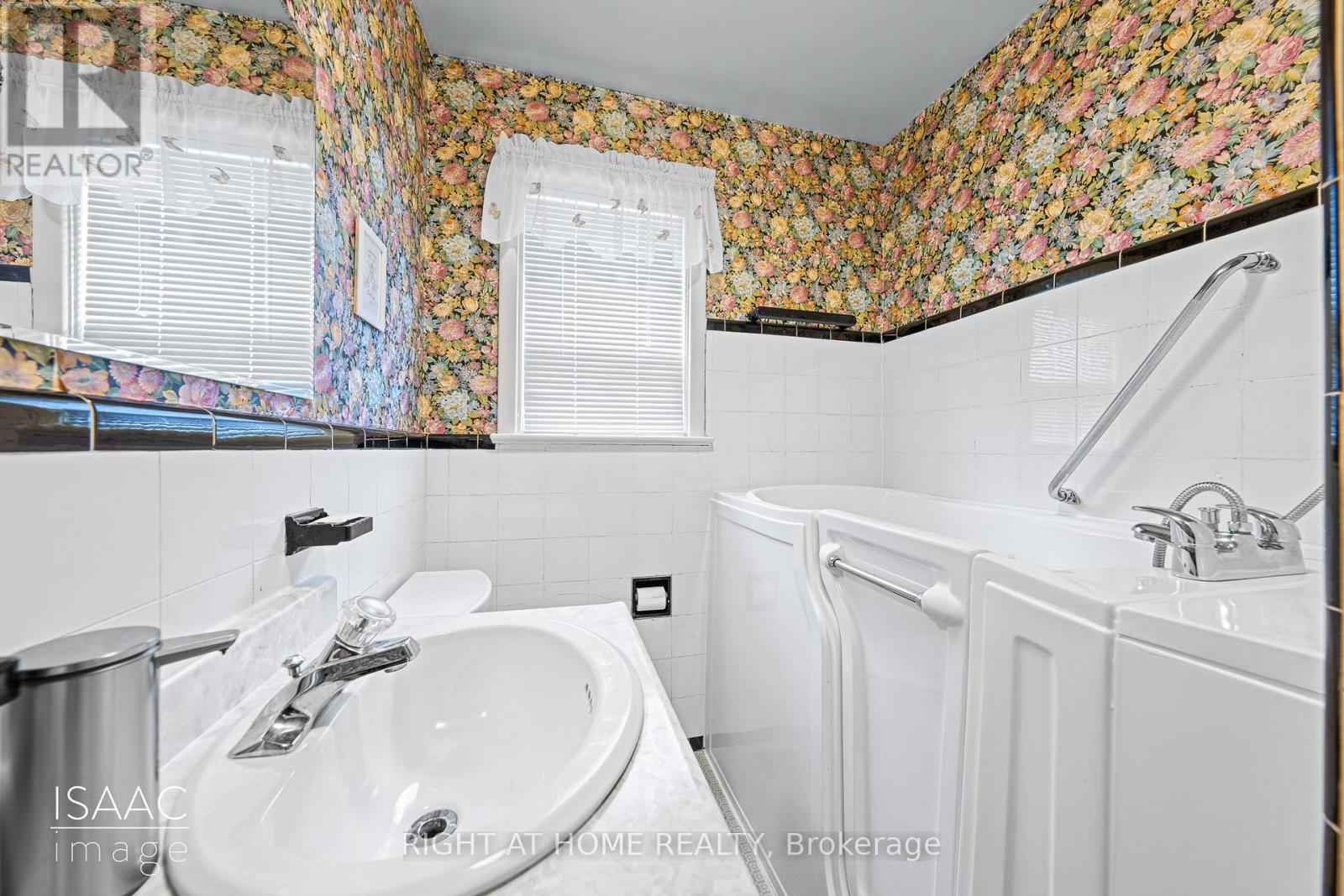 Detached at 98 YORKVIEW DRIVE, Toronto
