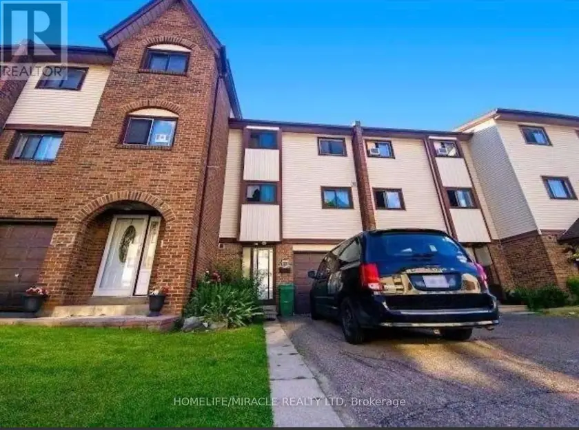 Townhouse at 23 MCCALLUM COURT, Brampton