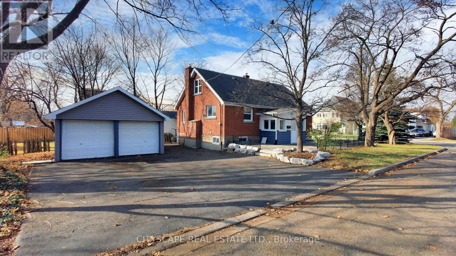 Detached at 39 WOODWARD AVENUE, Brampton (Brampton North)
