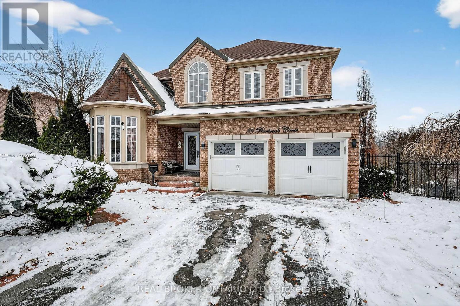 Detached at 39 PINEBROOK CIRCLE, Caledon