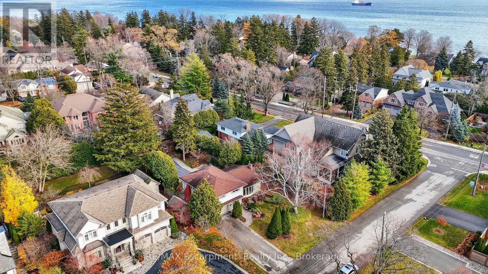 Detached at 195 WILTON STREET, Burlington (Roseland)