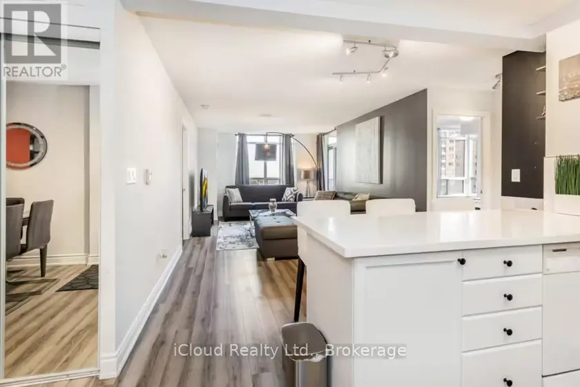 Apartment at 933 - 3888 DUKE OF YORK BOULEVARD, Mississauga (City Centre)
