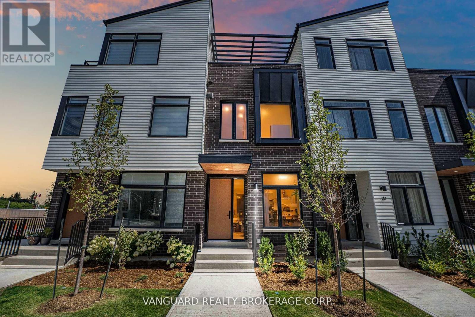 Townhouse at 21 - 15 LOU PARSONS WAY, Mississauga (Port Credit)