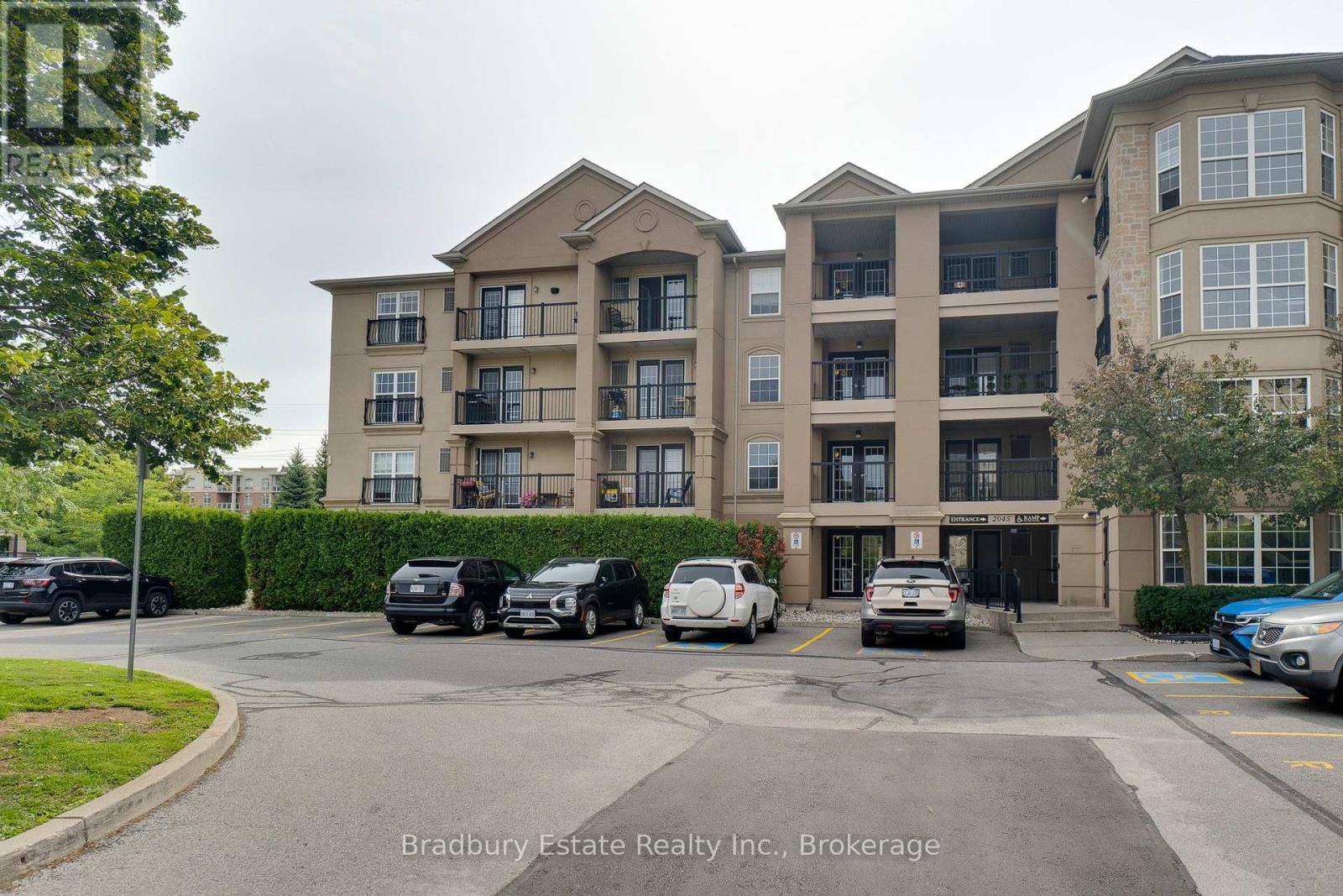 Apartment at 305 - 2045 APPLEBY LINE, Burlington (Uptown)