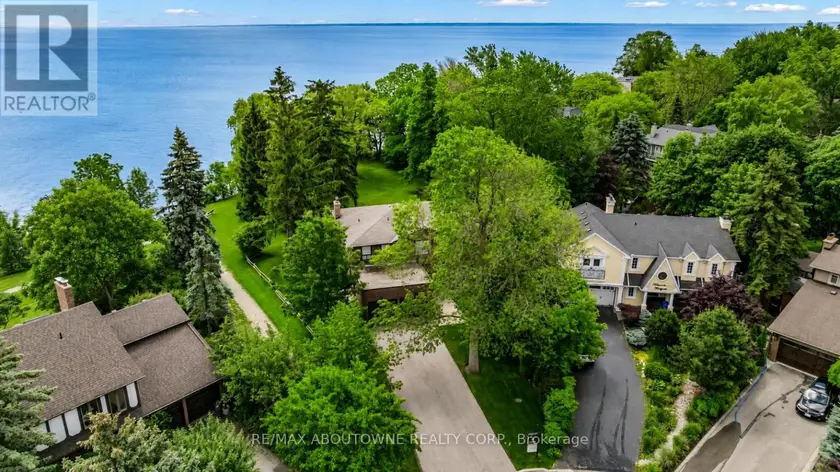 Detached at 20 ARKENDO DRIVE, Oakville