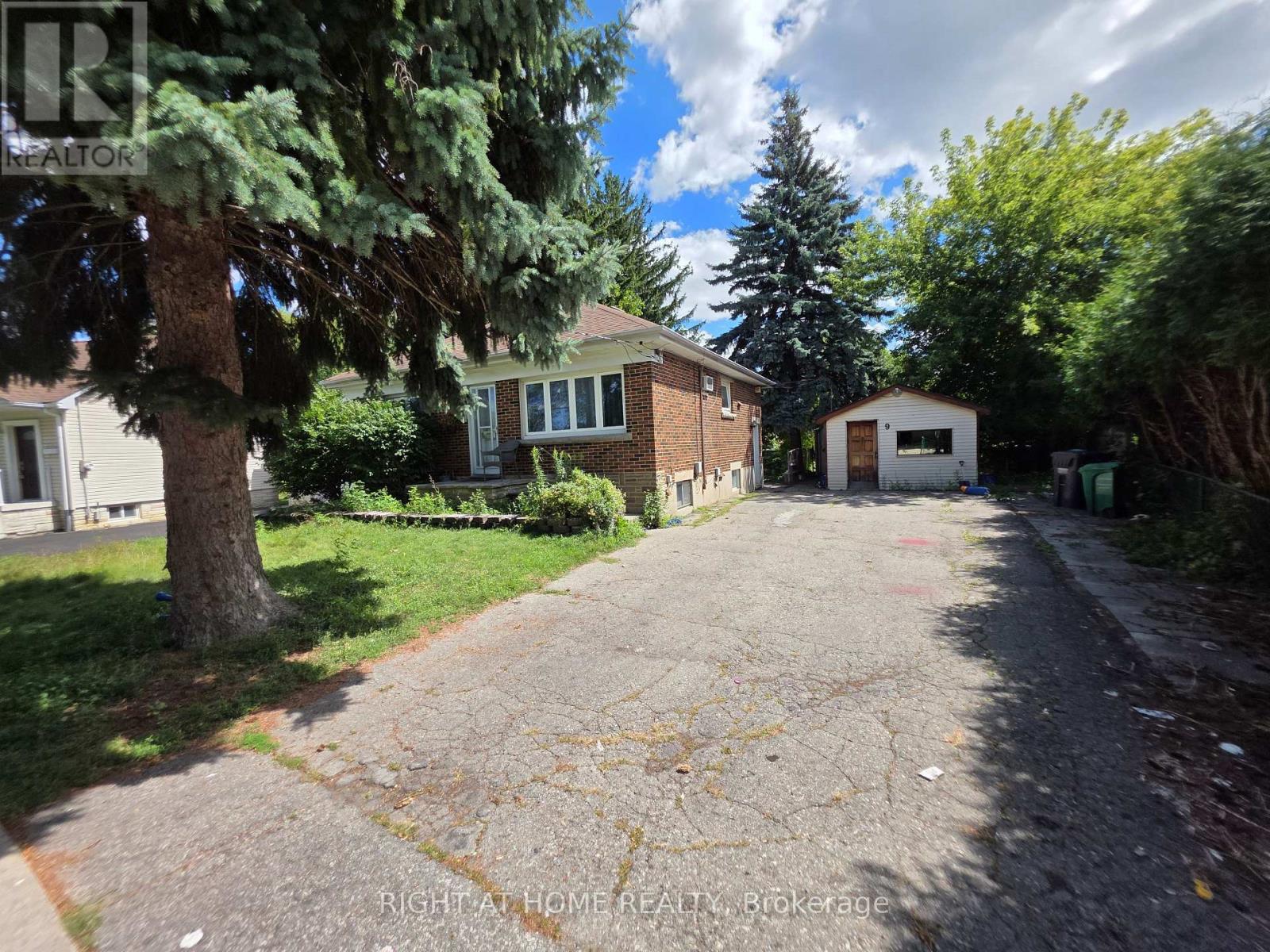 Detached at 9 ROGERS ROAD, Brampton (Brampton West)