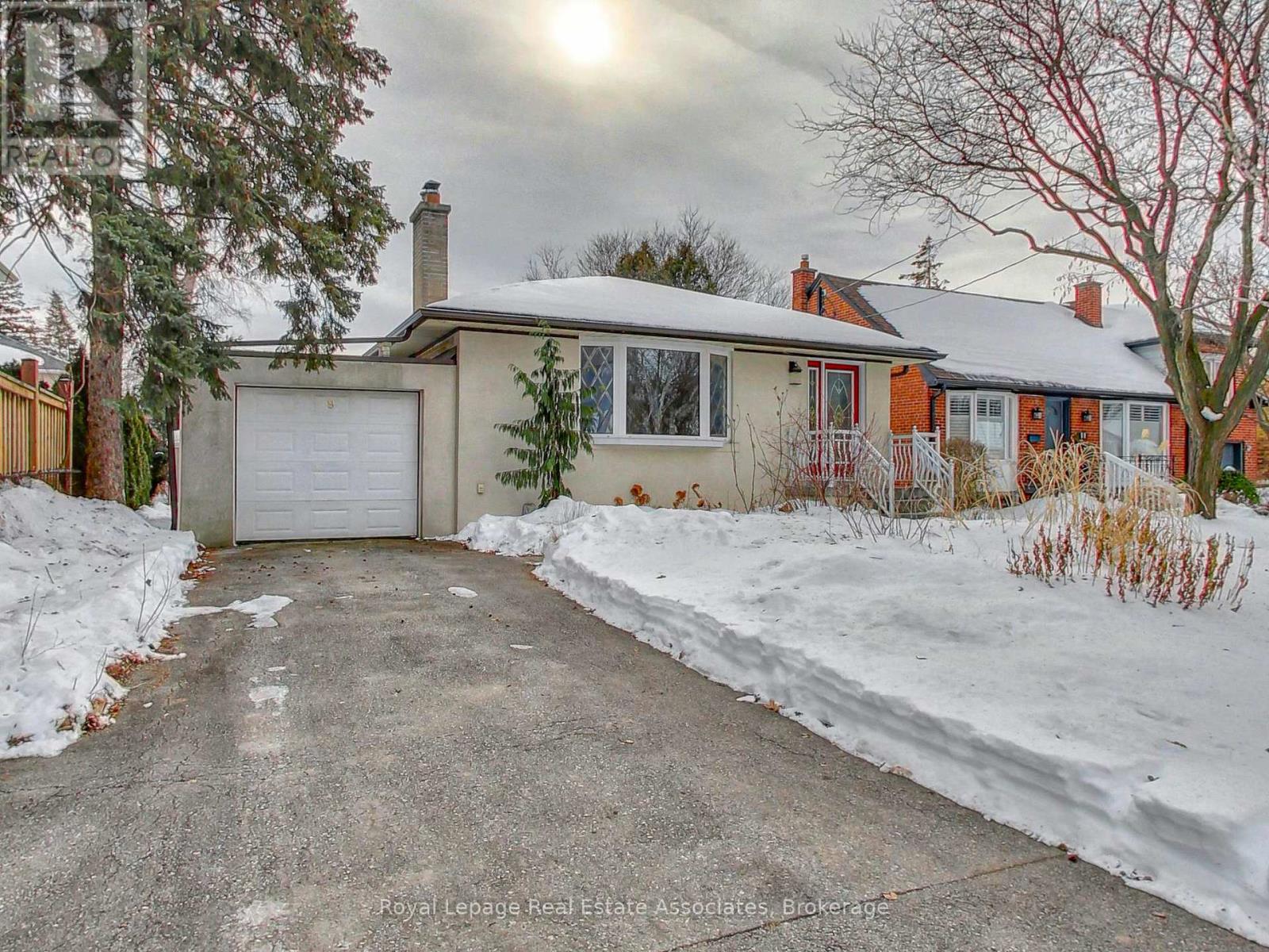 Detached at 9 BEAVERBROOK AVENUE, Toronto (Princess-Rosethorn)