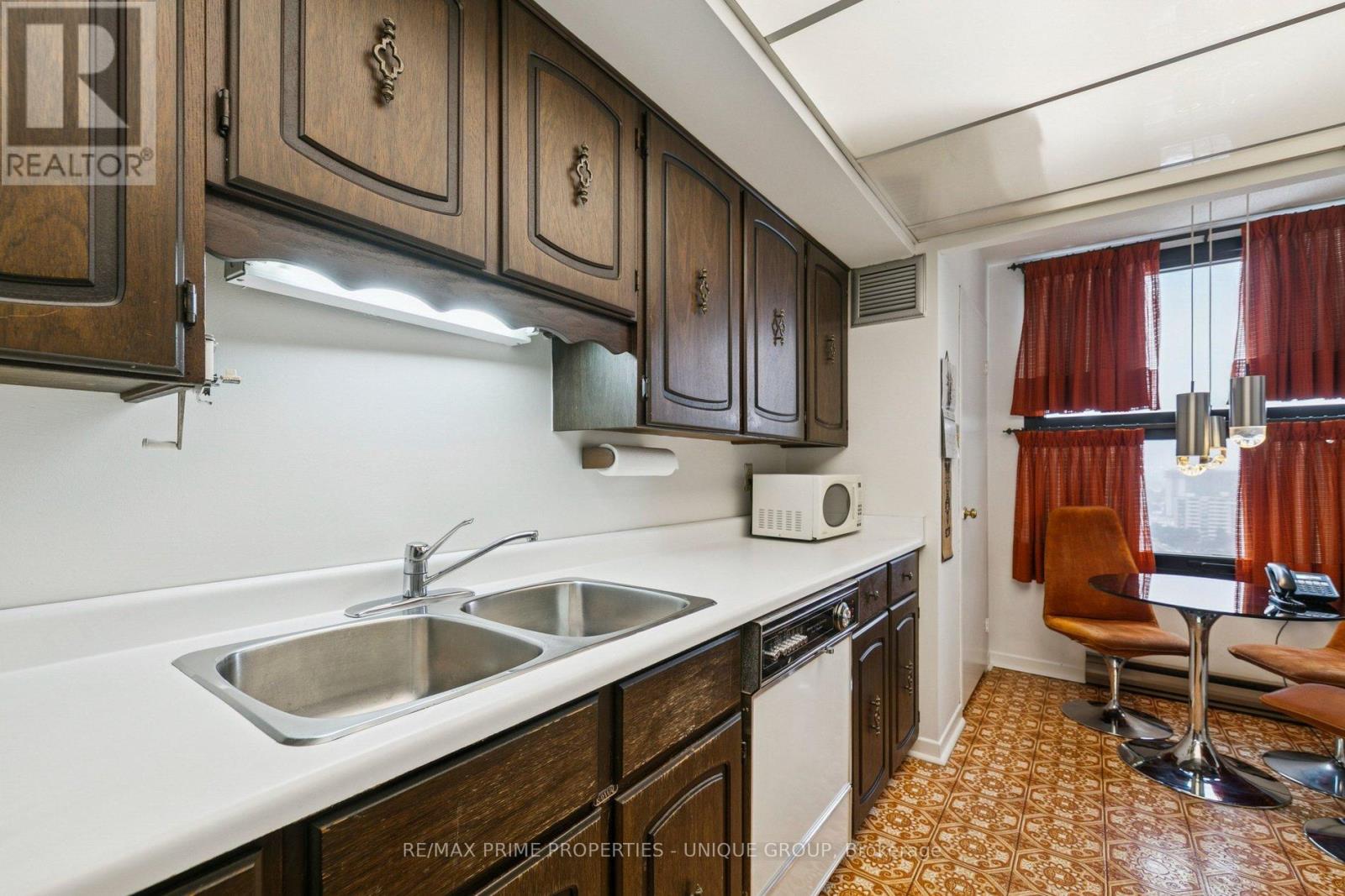 Apartment at 1801 - 1300 BLOOR STREET, Mississauga (Applewood)