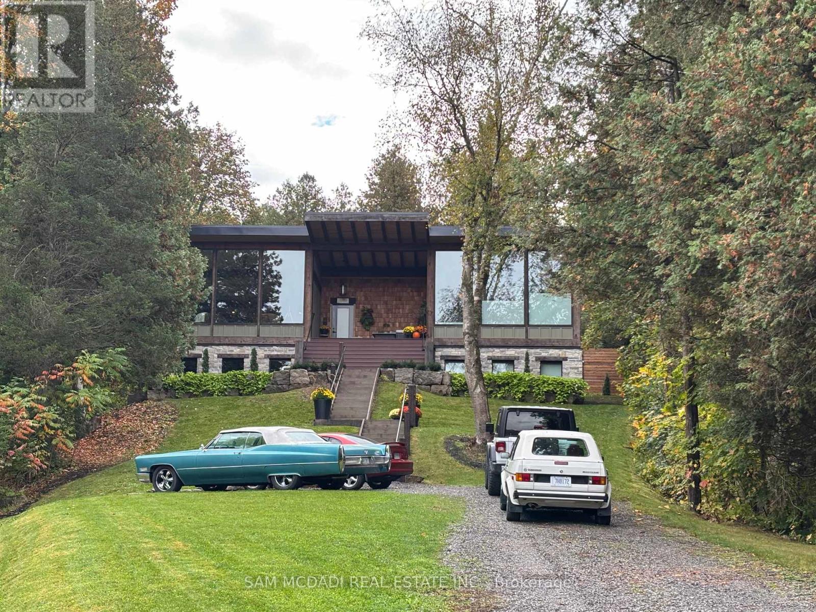 Detached at 2084 GRAND BOULEVARD, Burlington