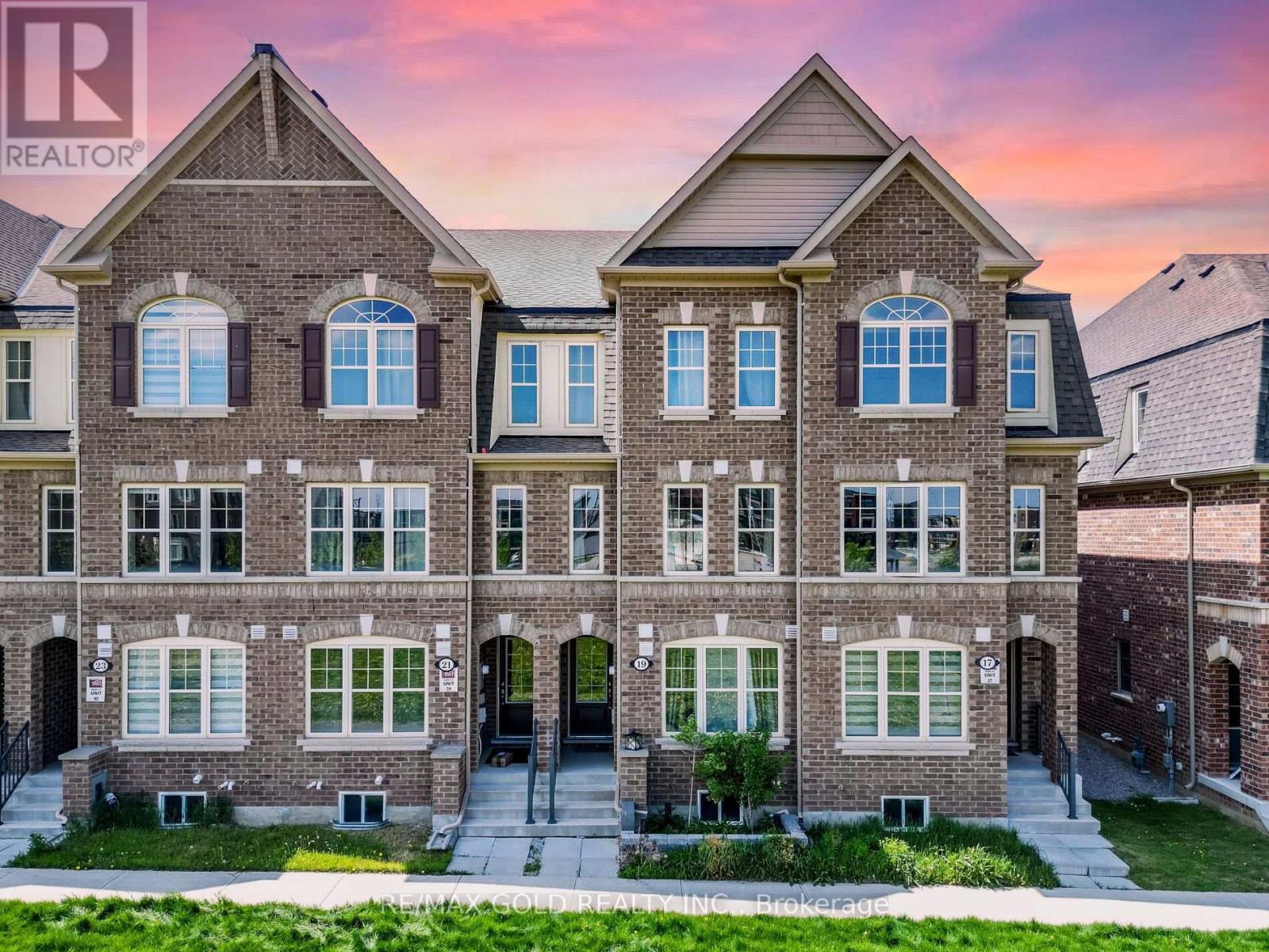 Townhouse at 19 SUDELEY LANE, Brampton (Northwest Brampton)