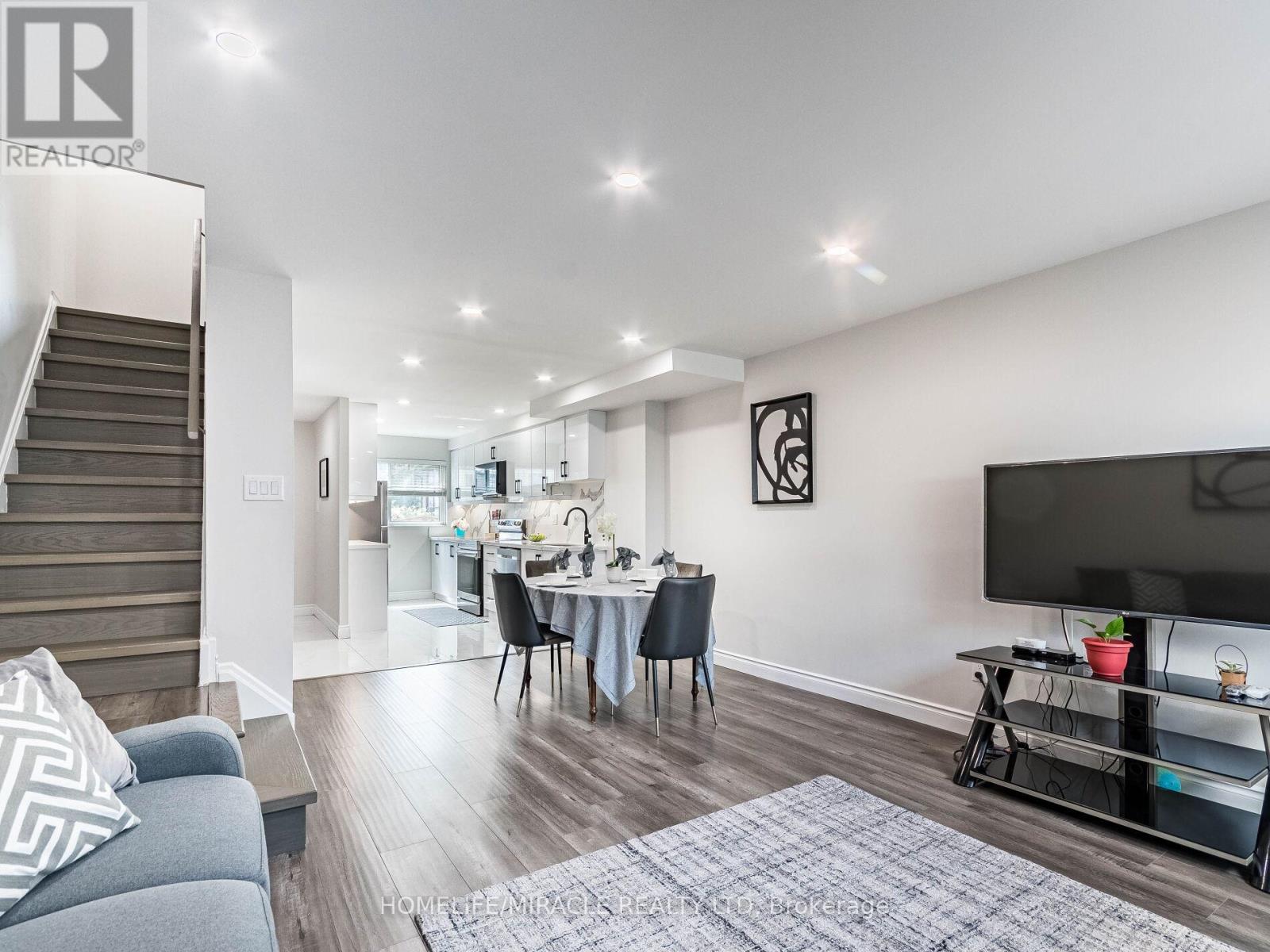 Townhouse at 124 - 180 MISSISSAUGA VALLEY BOULEVARD, Mississauga (Mississauga Valleys)
