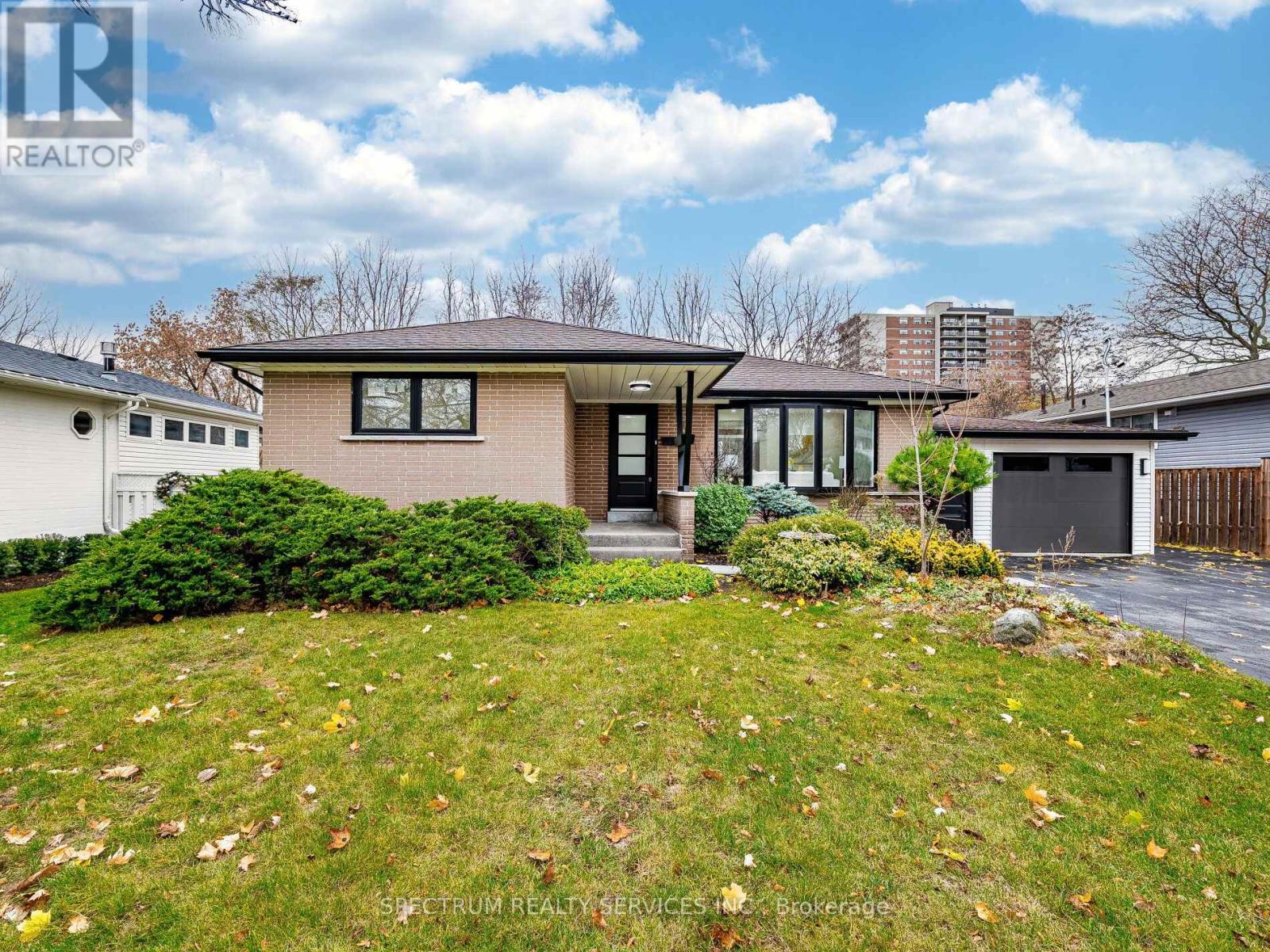 Detached at 914 FRANCIS ROAD, Burlington (LaSalle)