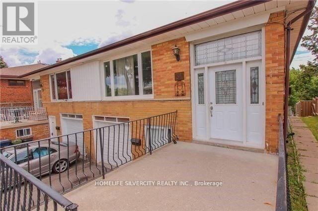 Semi-Detached/Link at UPPER LEVEL - 31 LAKELAND DRIVE, Toronto (Thistletown-Beaumonde Heights)