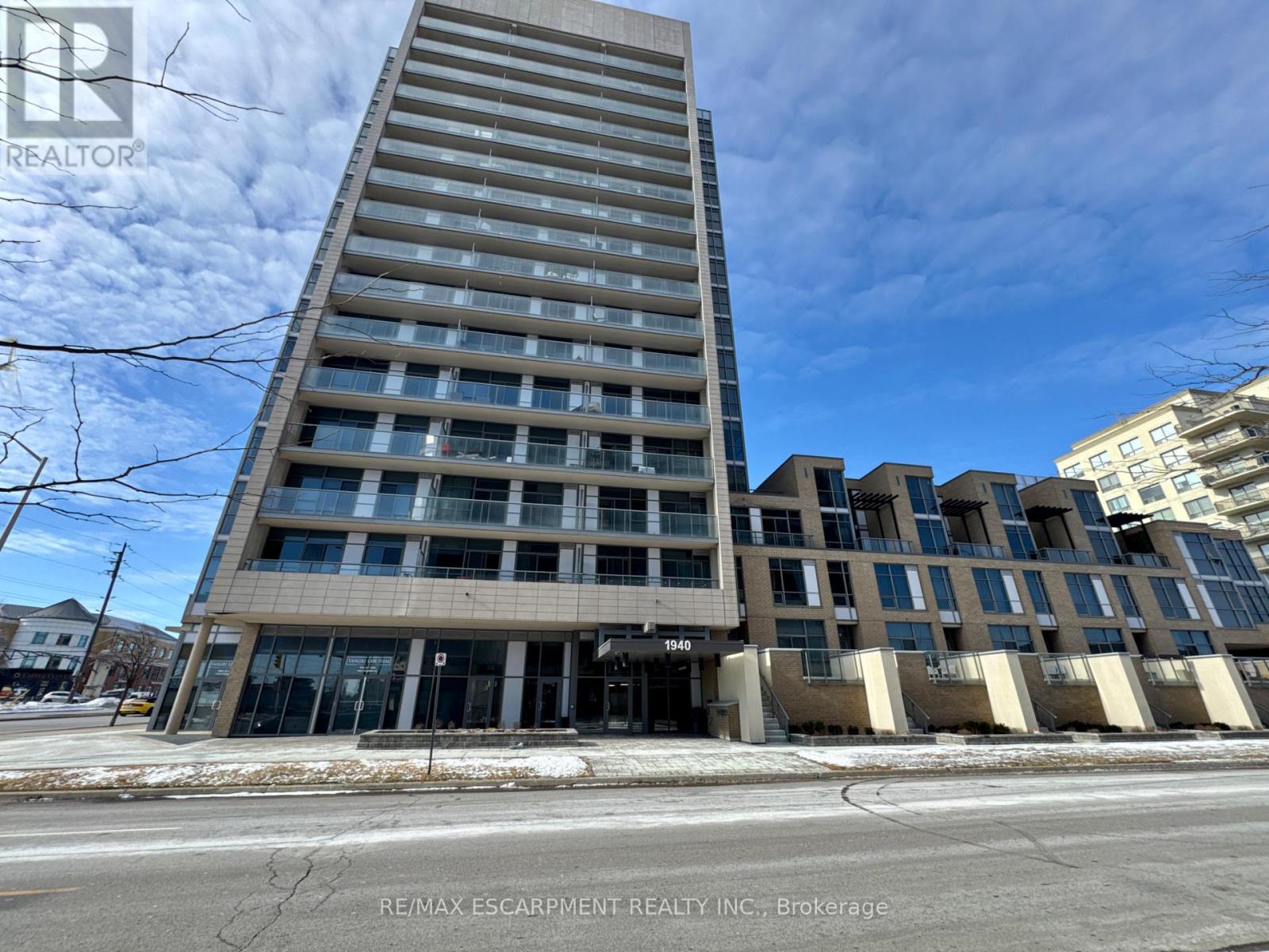 Apartment at 809 - 1940 IRONSTONE DRIVE, Burlington (Uptown)