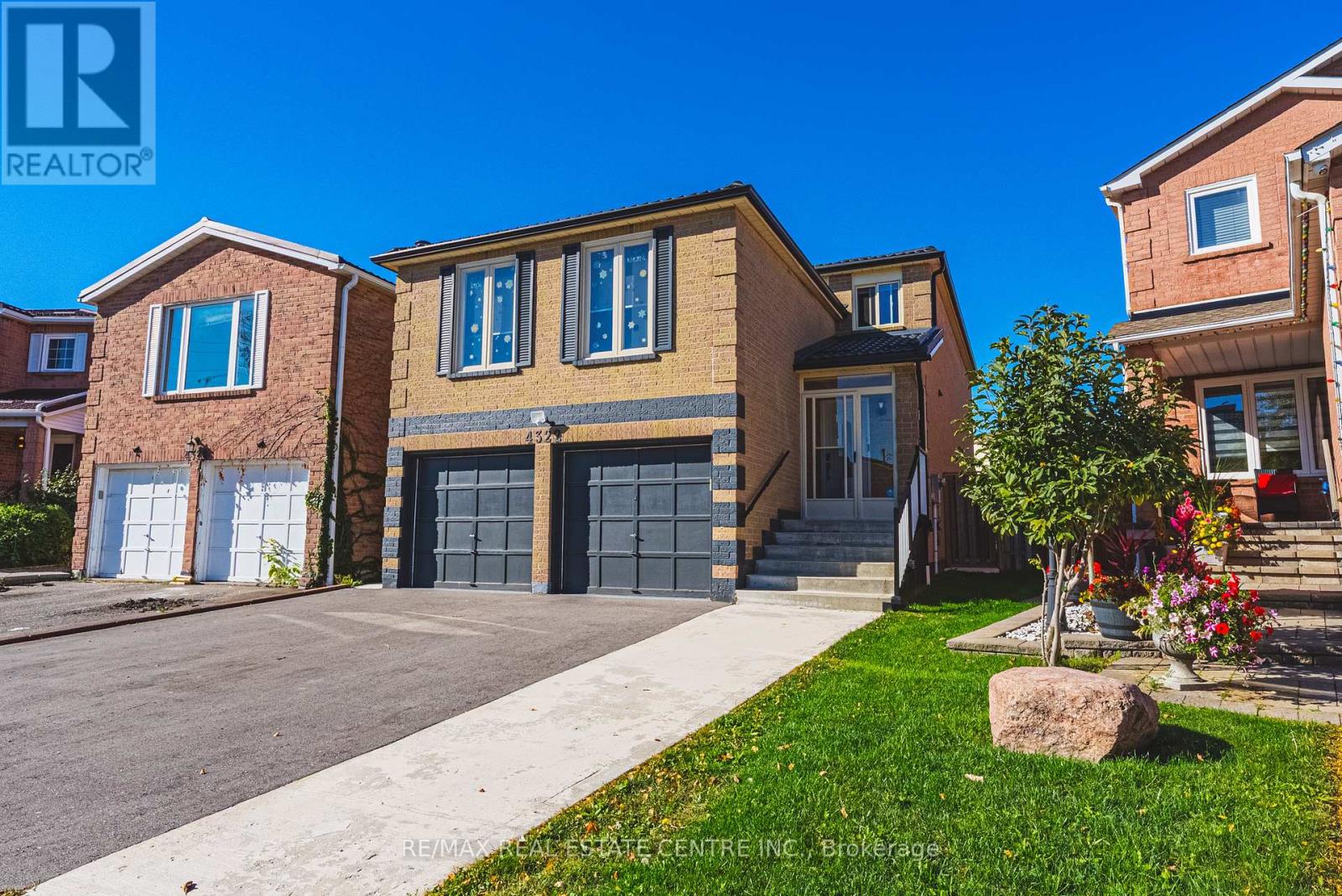 Detached at 4322 WATERFORD CRESCENT, Mississauga (Hurontario)