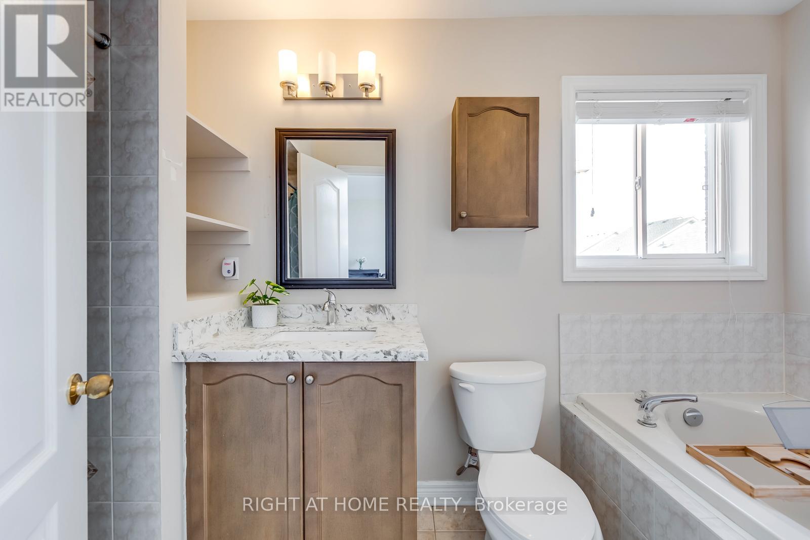 Semi-Detached/Link at 3402 FOUNTAIN PARK AVENUE, Mississauga