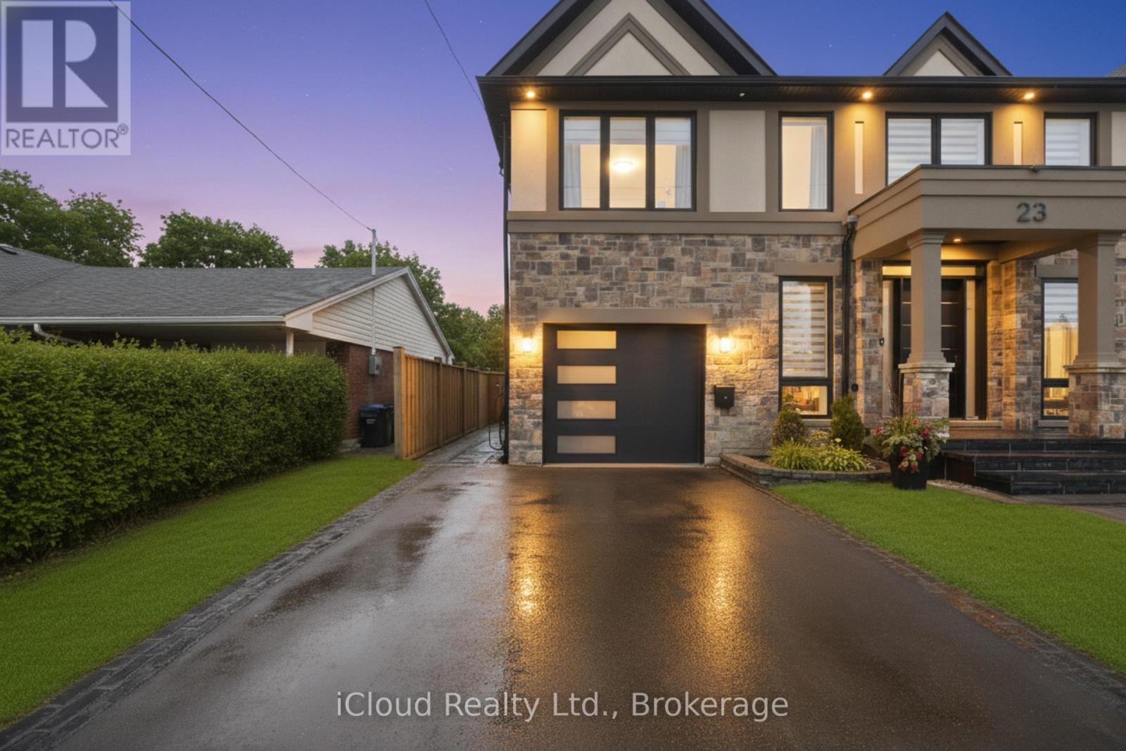 Apartment at B - 23 SWANHURST BOULEVARD, Mississauga (Streetsville)