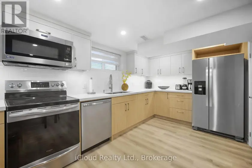 Apartment at B - 23 SWANHURST BOULEVARD, Mississauga