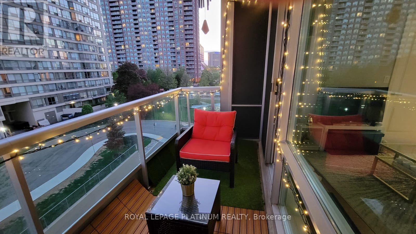 Apartment at 405 - 33 ELM DRIVE W, Mississauga (City Centre)