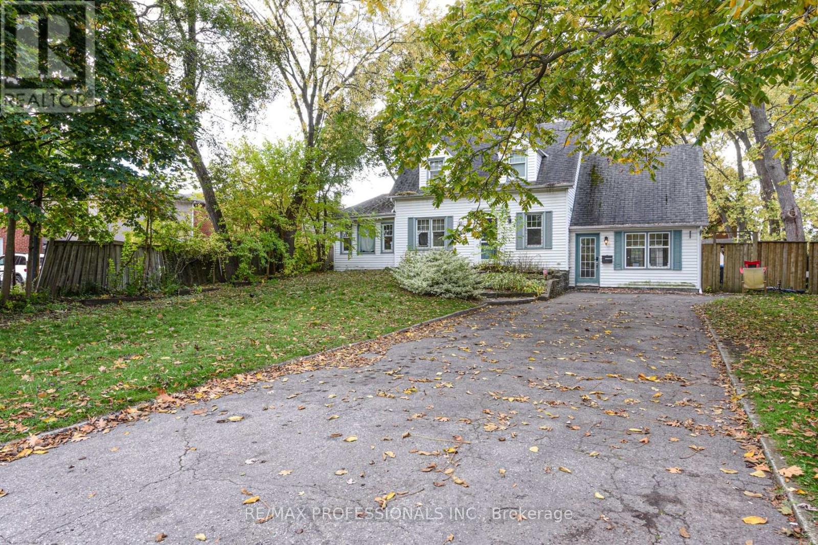 Detached at 10 BROADVIEW AVENUE, Mississauga