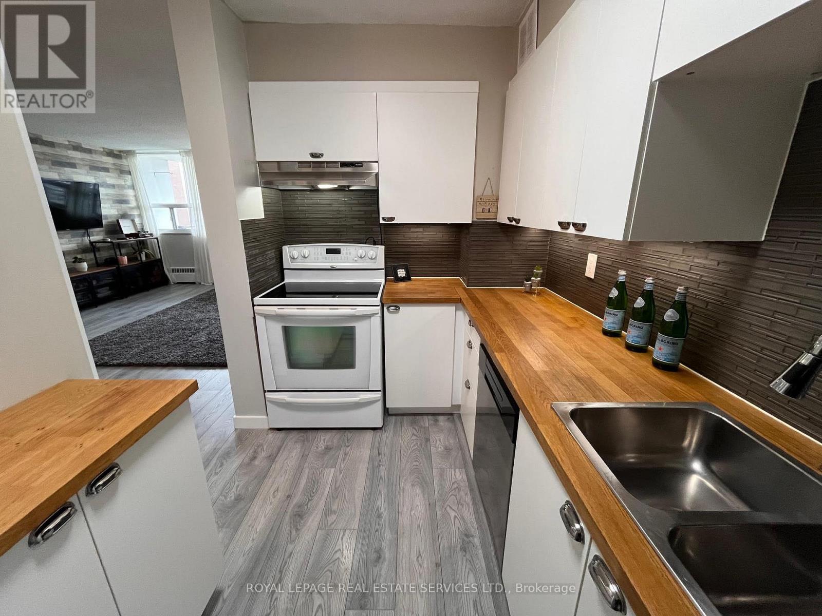 Apartment at 601 - 212 KERR STREET, Oakville (CO Central)