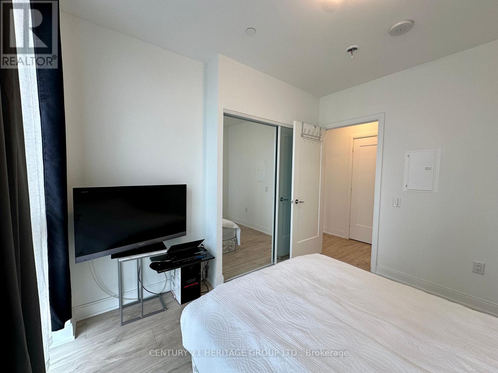 Apartment at 402 - 65 ANNIE CRAIG DRIVE, Toronto