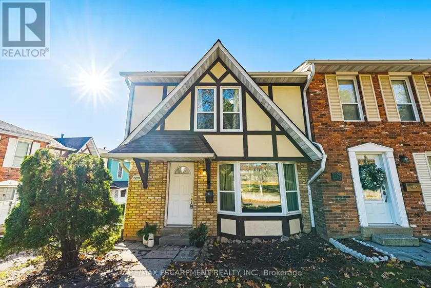 Townhouse at 4 - 2220 UPPER MIDDLE ROAD, Burlington