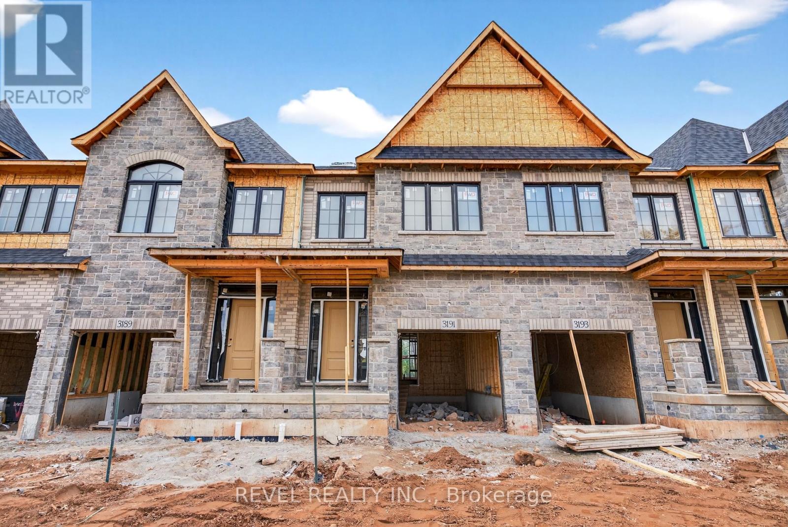 Townhouse at 9 - 600 MAPLEHILL DRIVE, Burlington (Roseland)