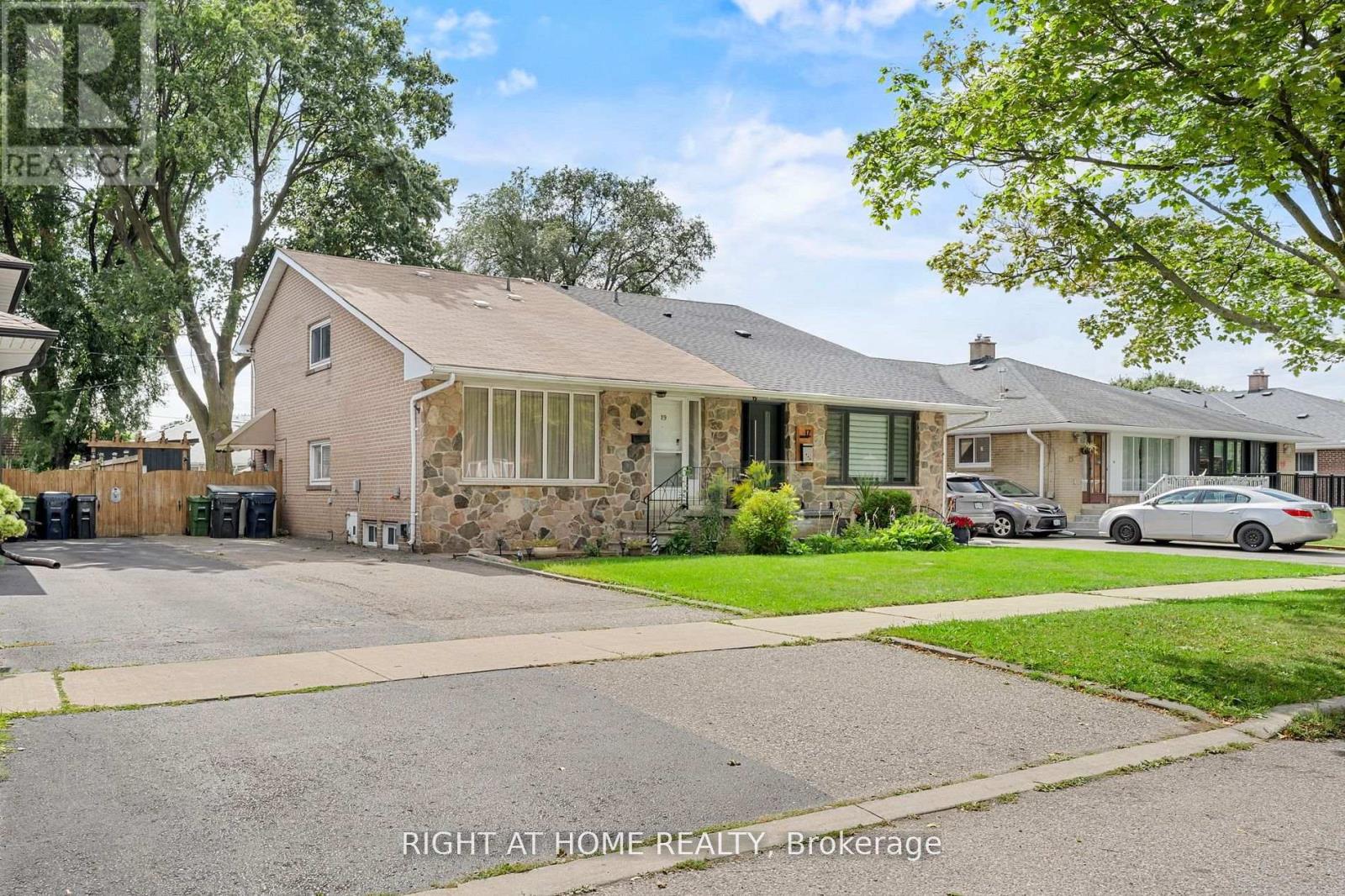 Semi-Detached/Link at 19 DUNSANY CRESCENT, Toronto (Willowridge-Martingrove-Richview)