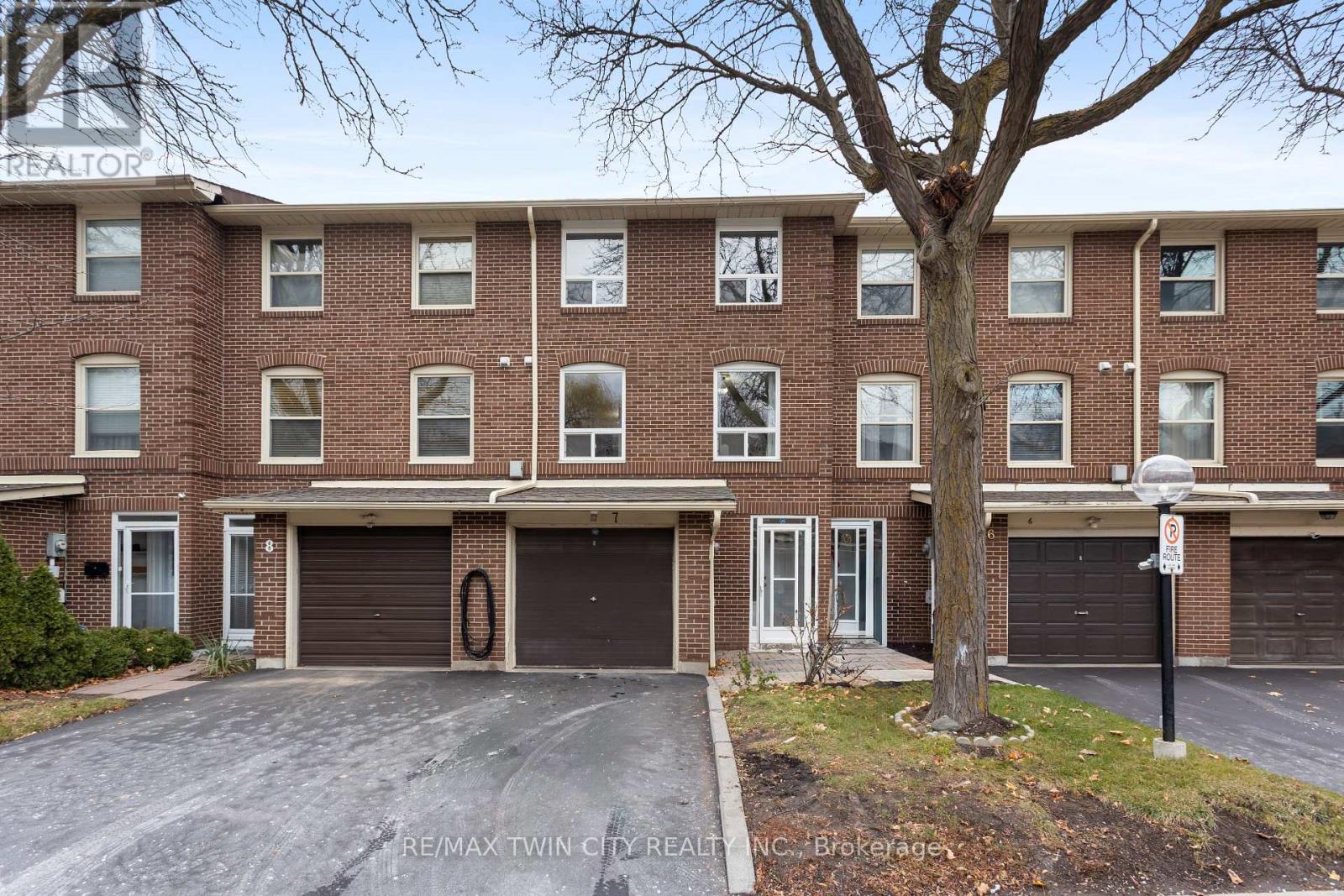 Townhouse at 7 EDEN PARK DRIVE, Brampton (Southgate)