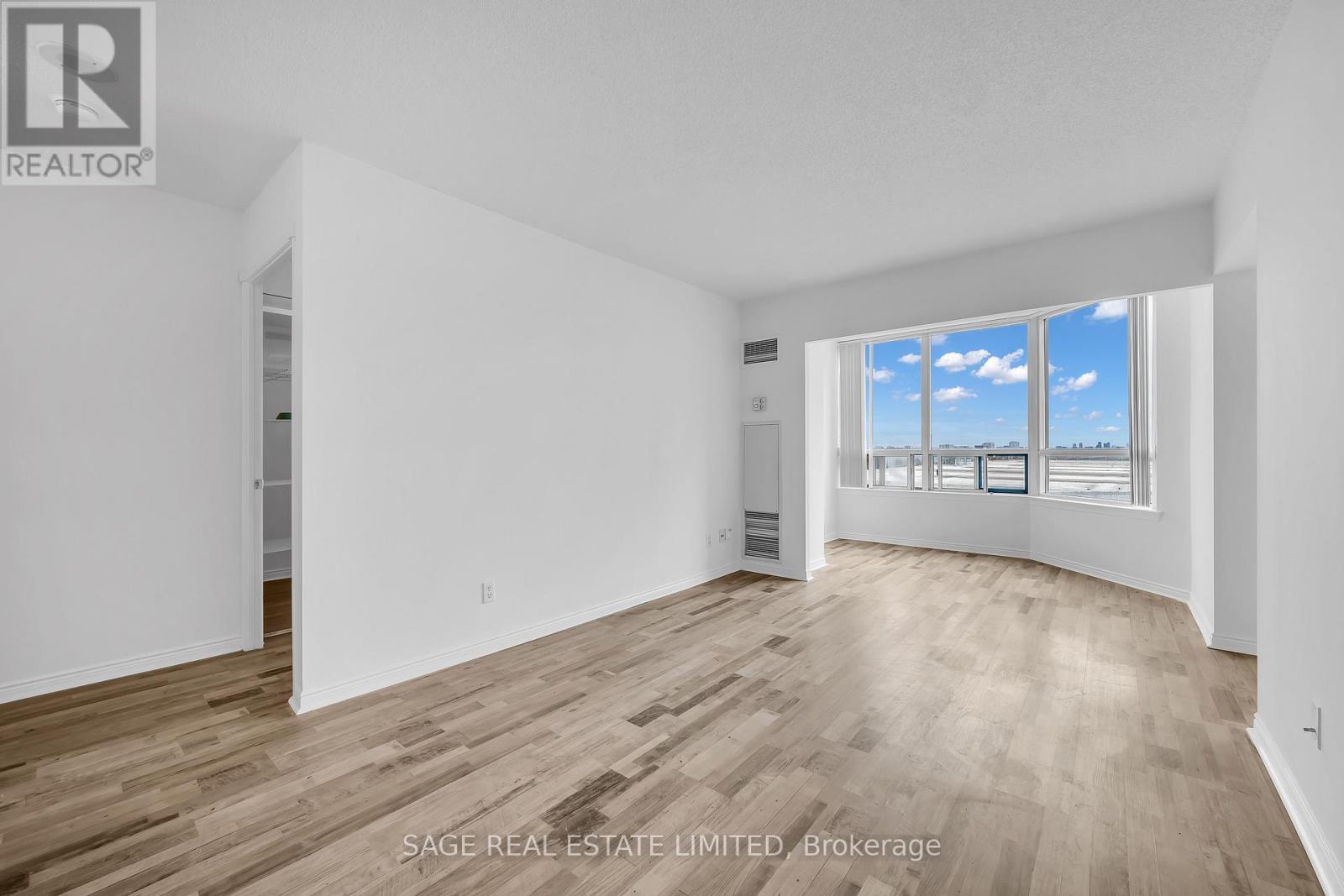 Apartment at 1016 - 135 HILLCREST AVENUE, Mississauga (Cooksville)