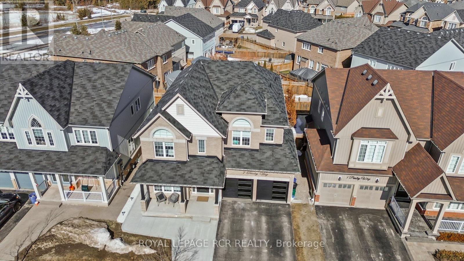 Detached at 7 PAISLEY WAY, Orangeville