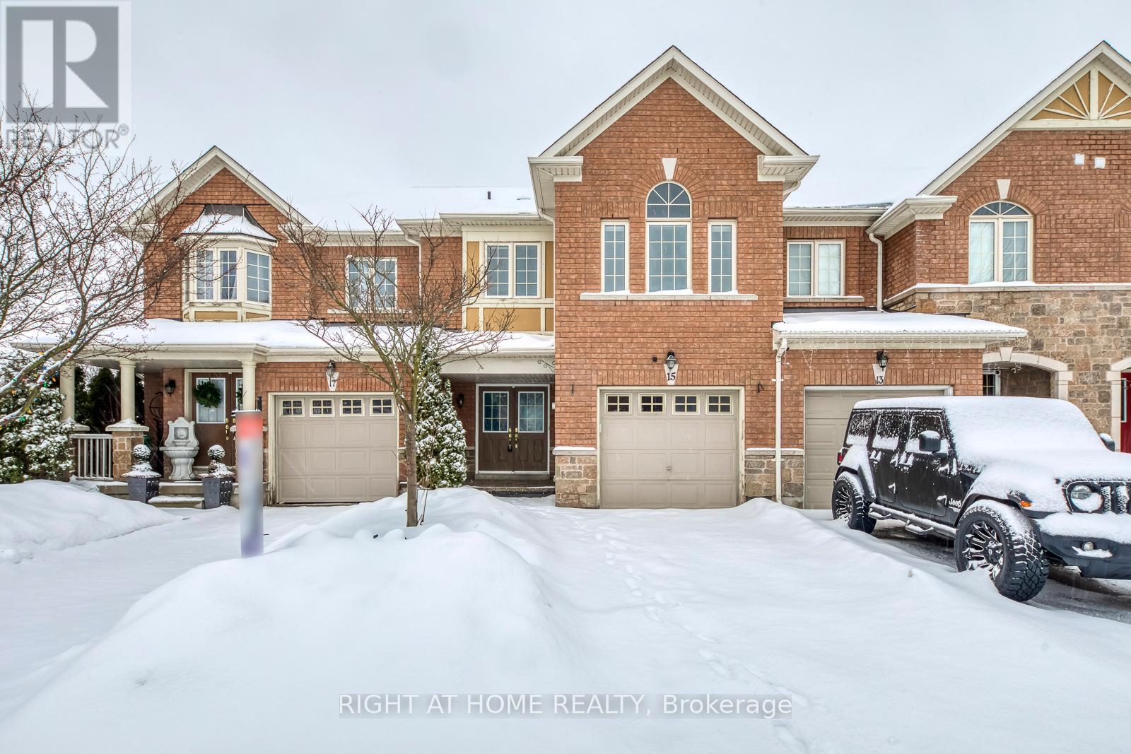 Townhouse at 15 EAGLE TRACE DRIVE, Brampton (Sandringham-Wellington)