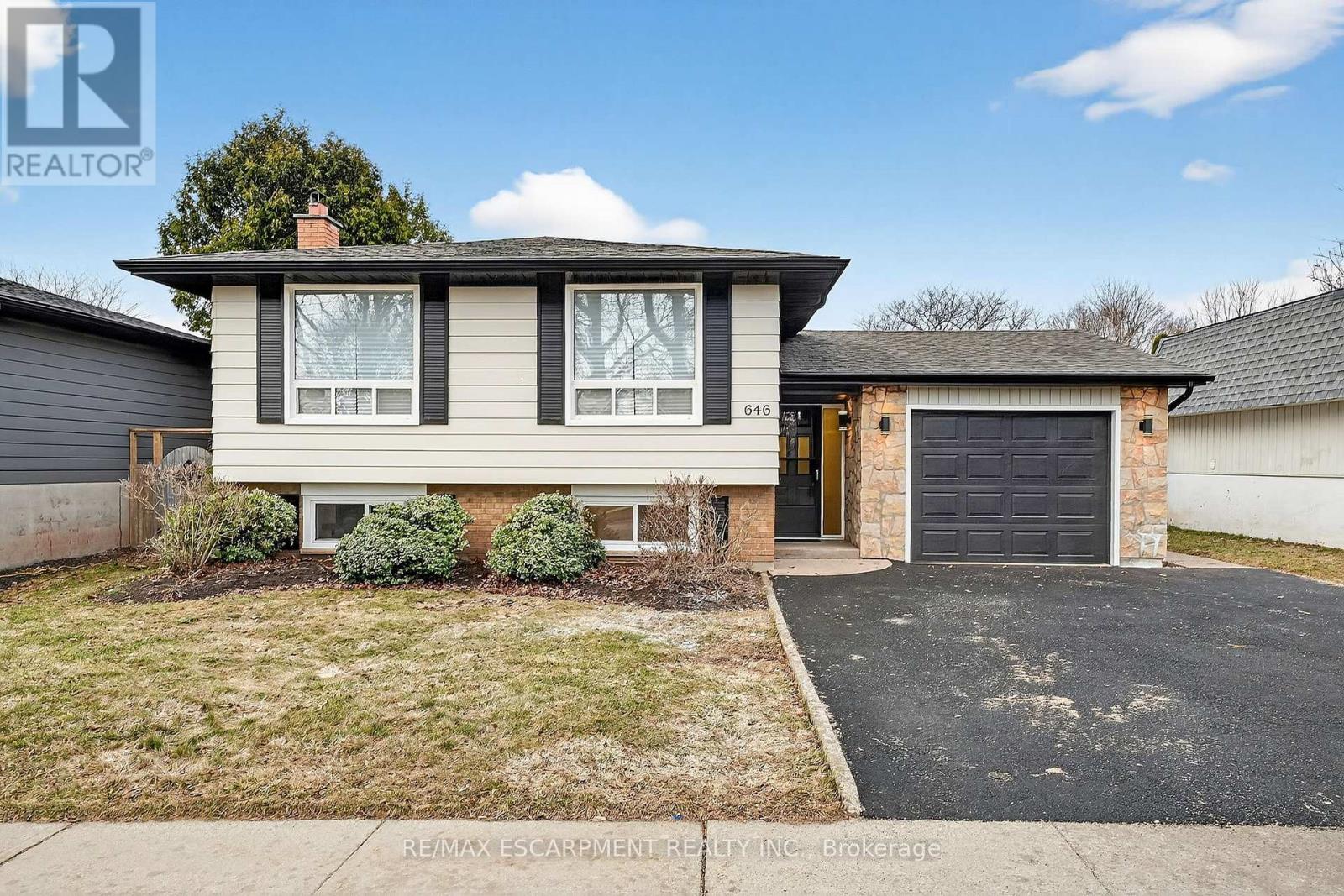 Detached at 646 CUMBERLAND AVENUE, Burlington (Roseland)