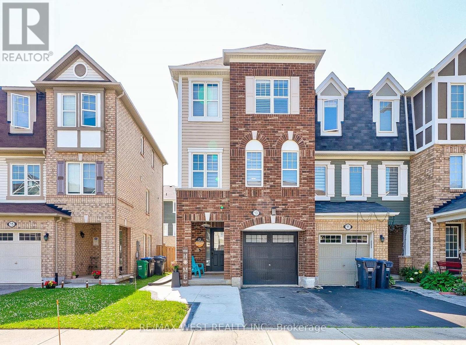 Townhouse at 13 MIDHOPE WAY, Brampton (Fletcher's West)
