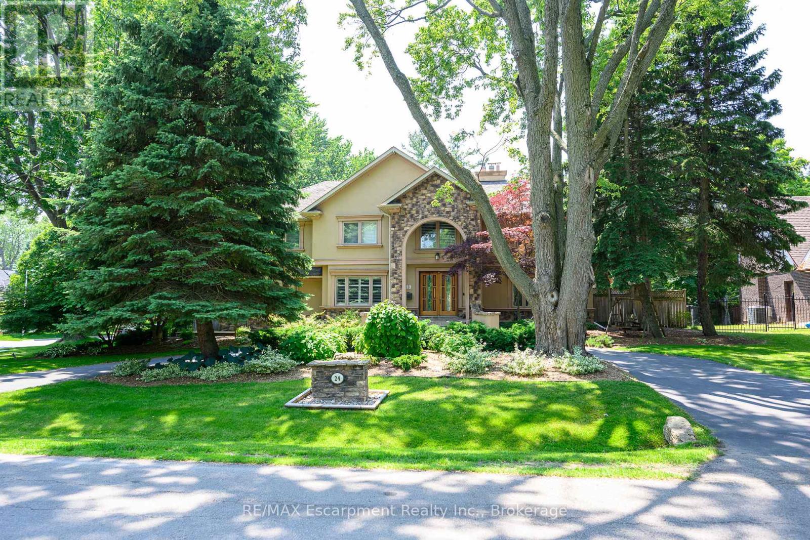 Detached at 24 BIRKBANK DRIVE, Oakville (FD Ford)