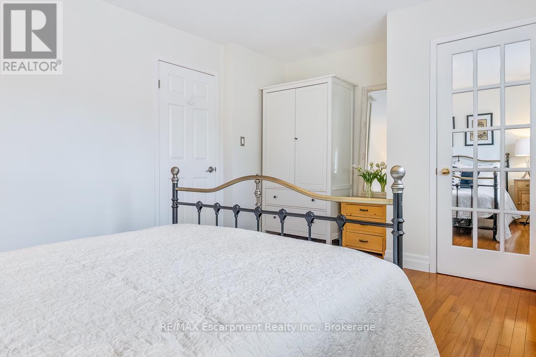 Detached at 24 BIRKBANK DRIVE, Oakville