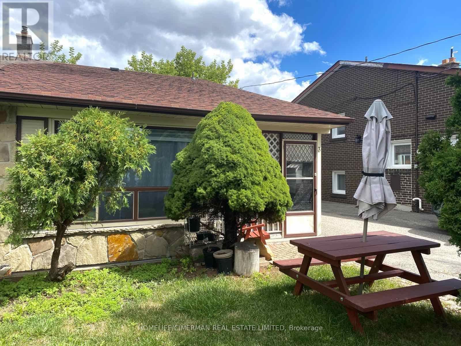 Semi-Detached/Link at 3 BENTON STREET, Brampton (Bram East)