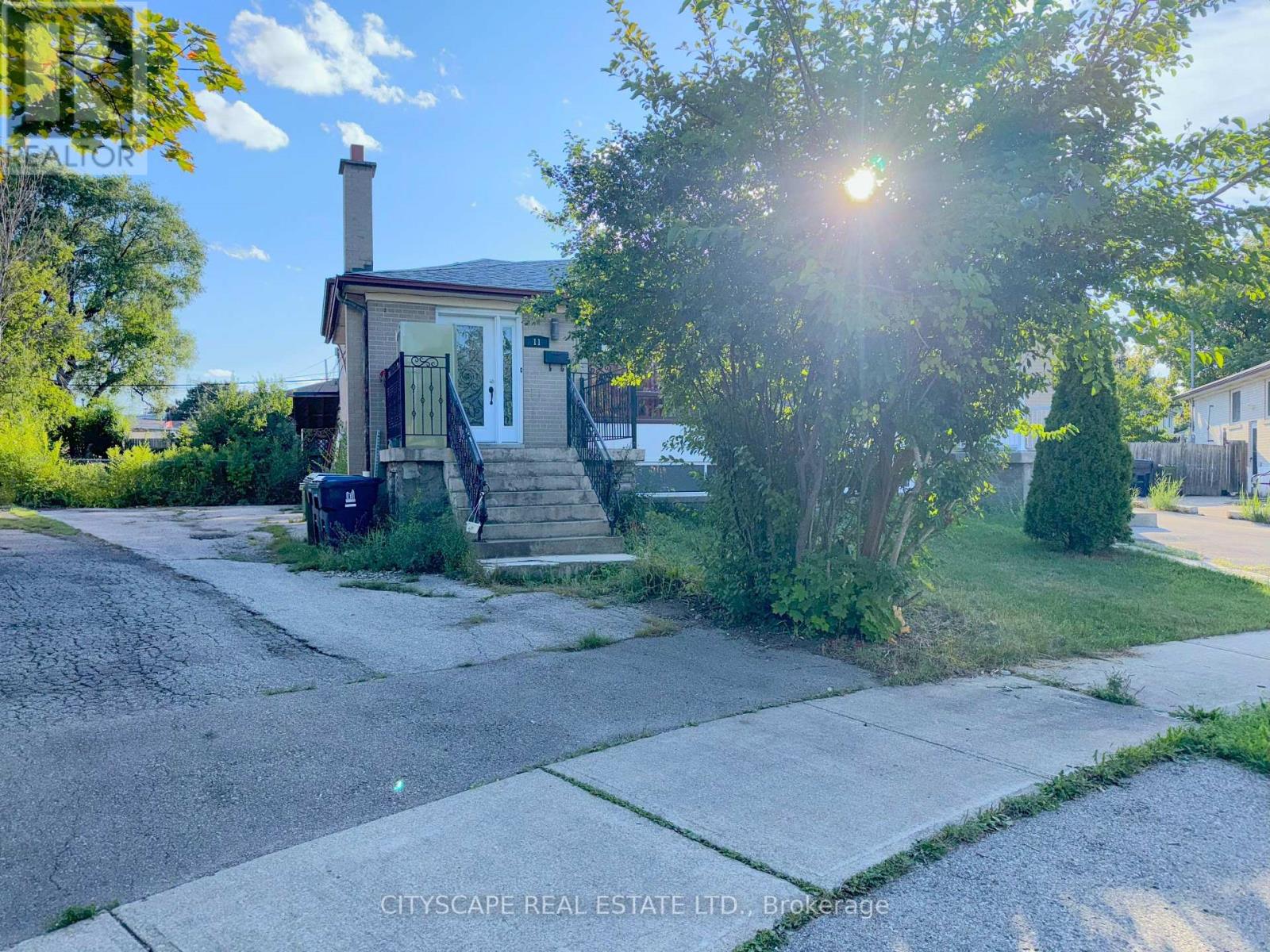 Semi-Detached/Link at 11 MELPHAM COURT, Toronto (West Humber-Clairville)