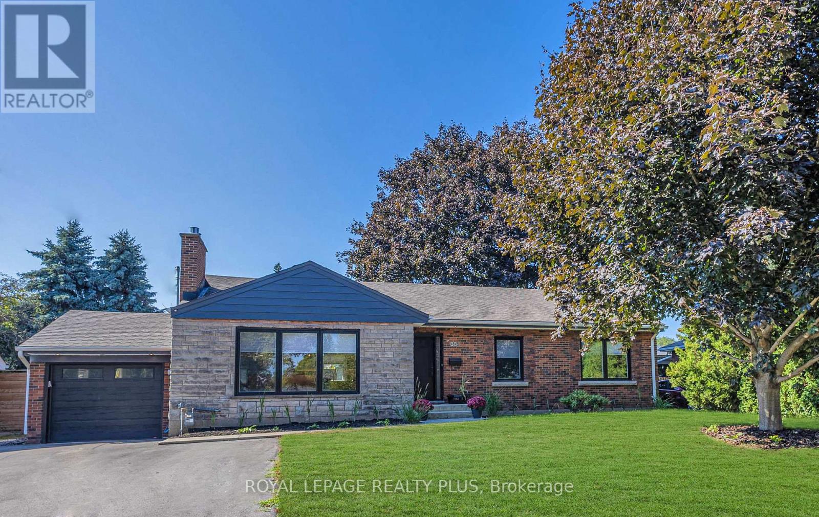 Detached at 884 EAGLE DRIVE, Burlington (LaSalle)