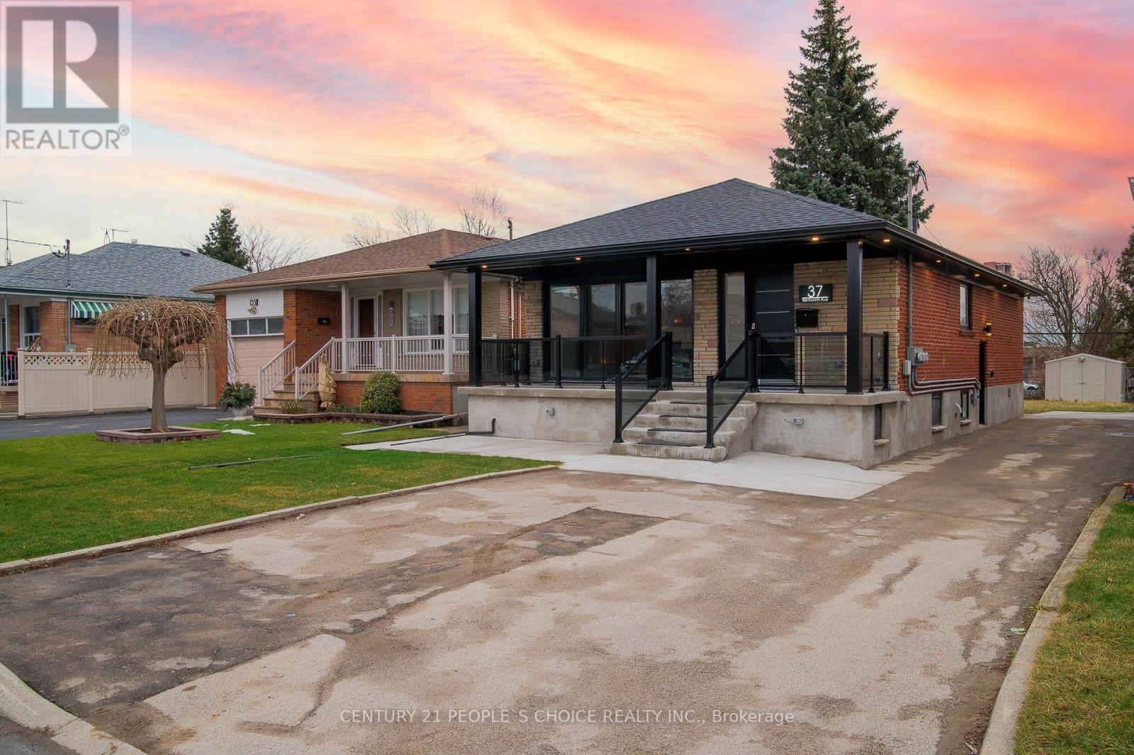 Detached at LOWER - 37 BENTWORTH AVENUE, Toronto (Yorkdale-Glen Park)