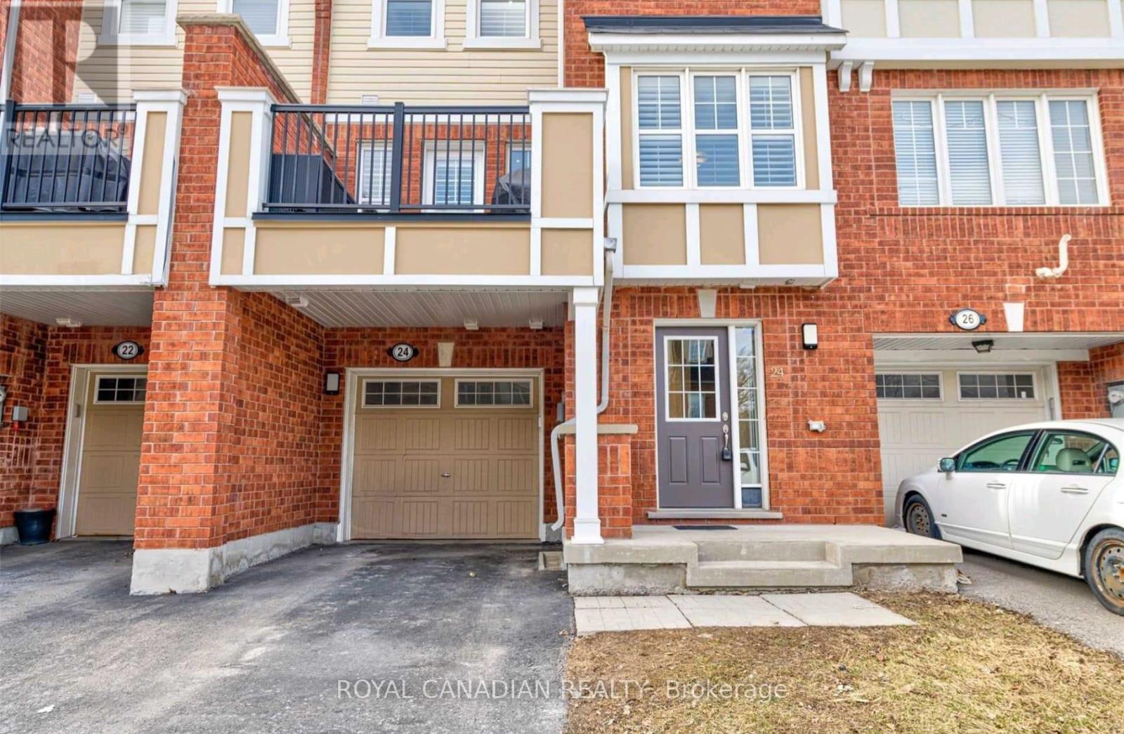 Townhouse at 24 MIDHOPE WAY, Brampton (Fletcher's West)