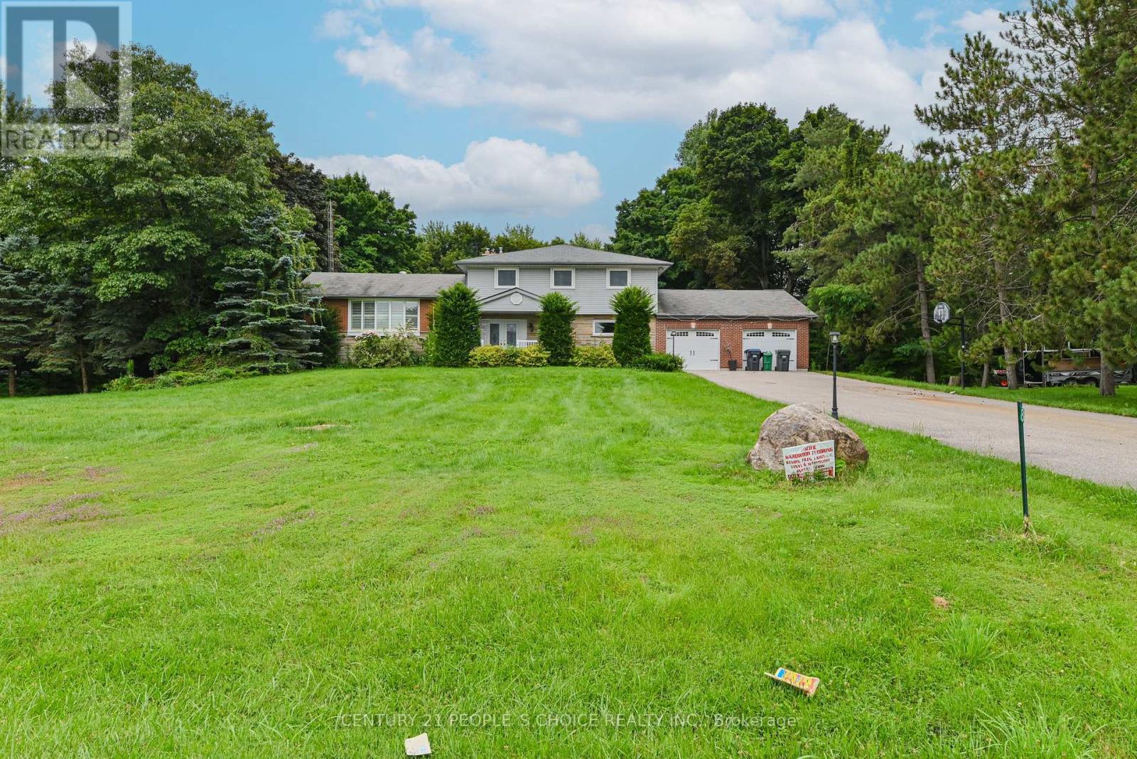 Detached at 8 GLENN COURT, Caledon