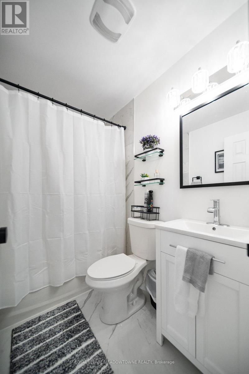 Apartment at PH #8 - 1100 CAVEN STREET, Mississauga