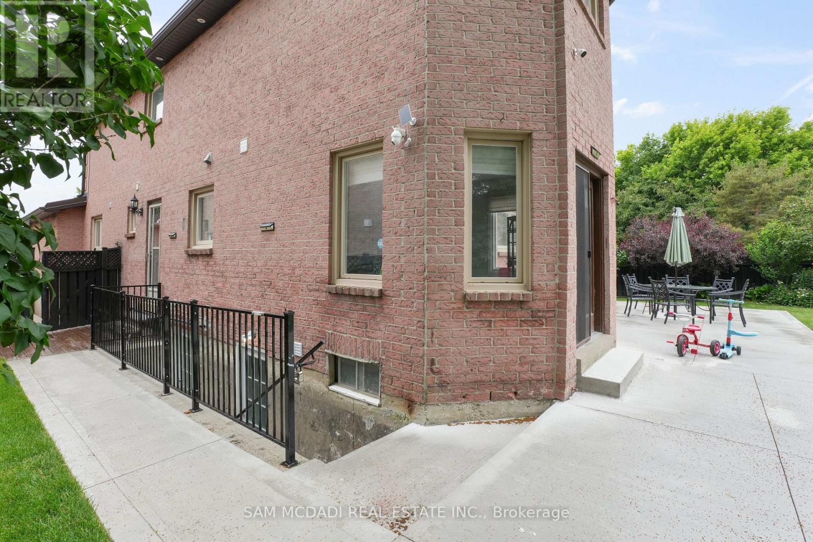 Other at (UNIT B) - 1527 CHIDDINGSTONE CIRCLE, Mississauga (East Credit)