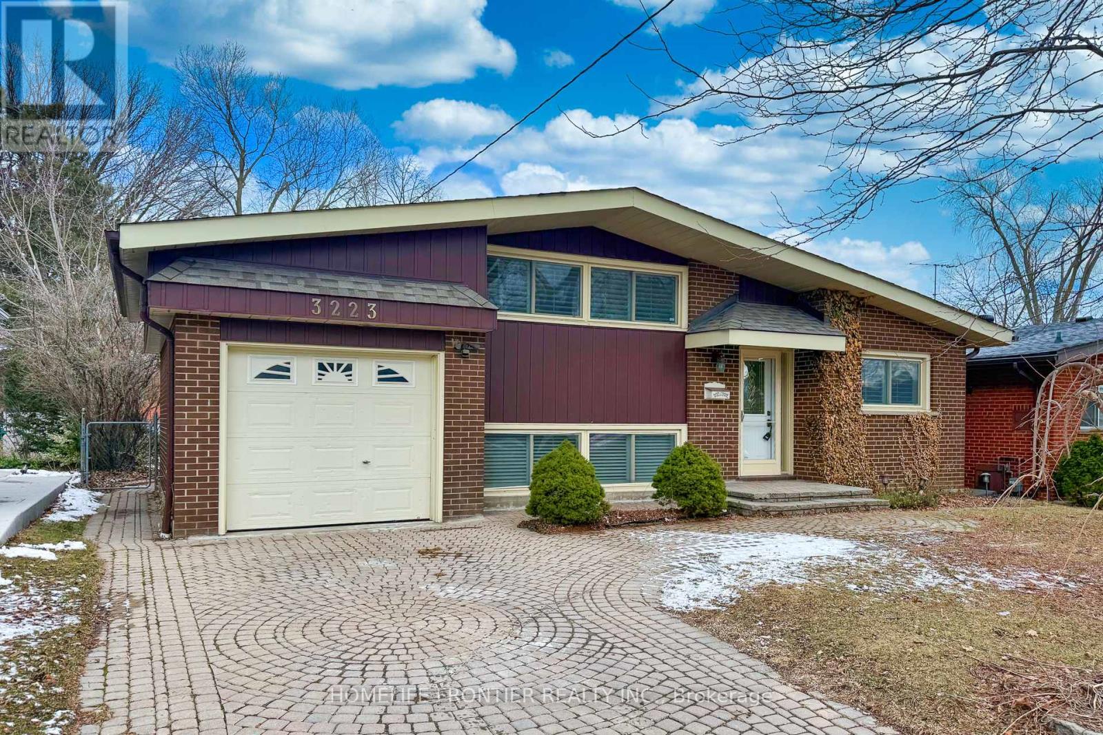 Detached at 3223 CONSTITUTION BOULEVARD, Mississauga (Applewood)