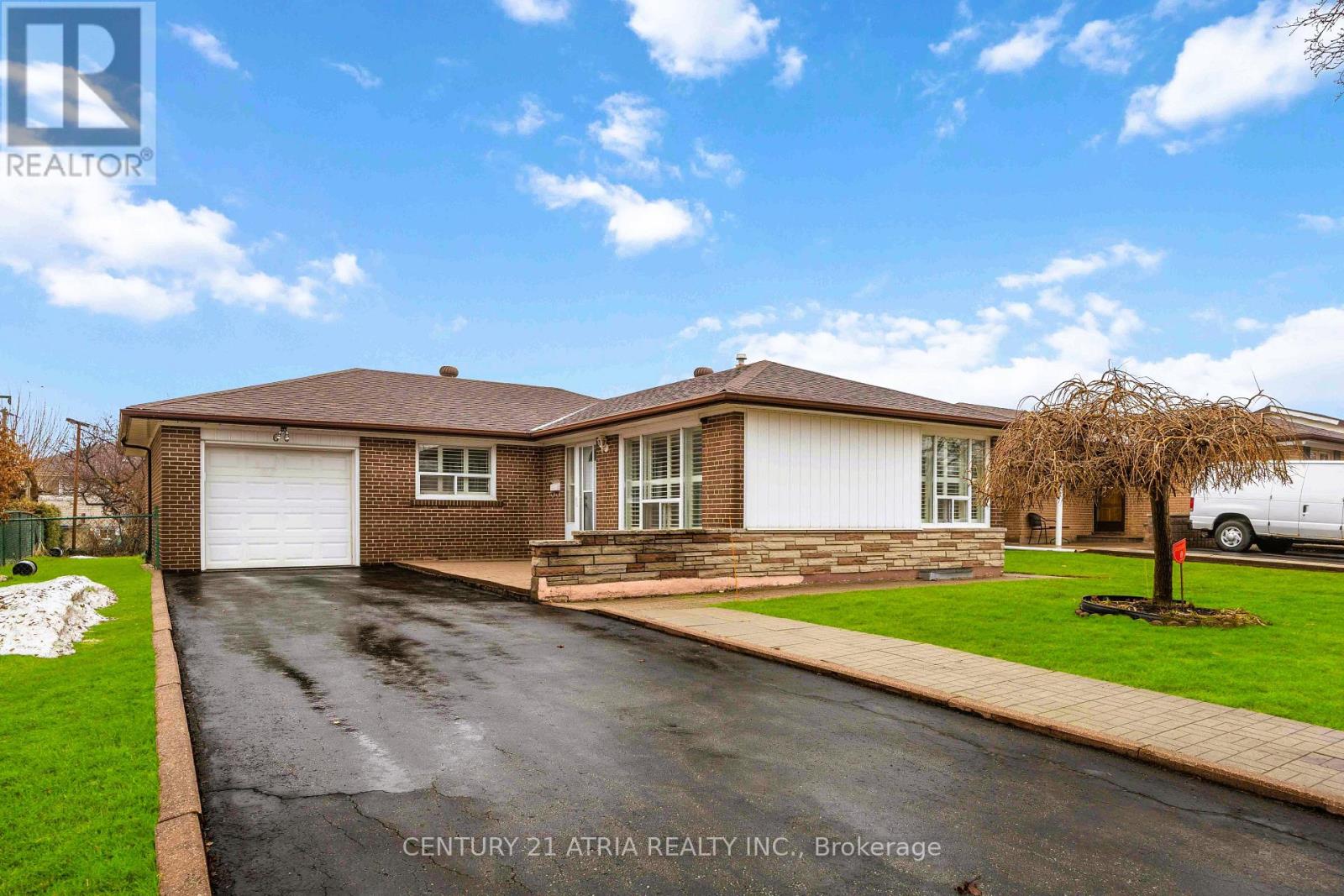 Detached at 60 COUNCIL CRESCENT, Toronto (York University Heights)