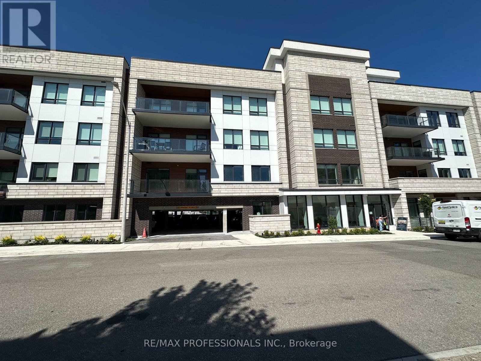 Apartment at 410 - 123 MAURICE DRIVE, Oakville (CO Central)